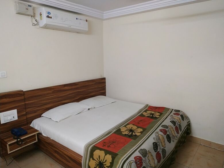 Hotel Iroomz Gangothri Residency