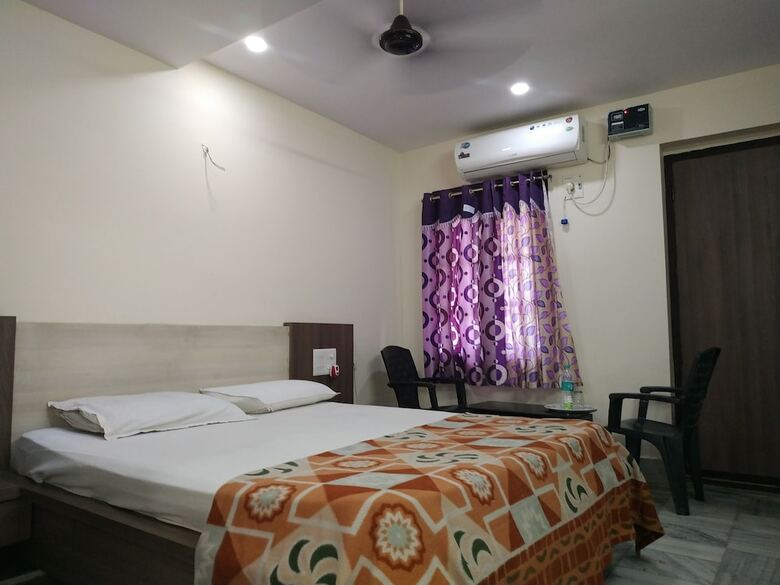 Hotel Iroomz Gangothri Residency