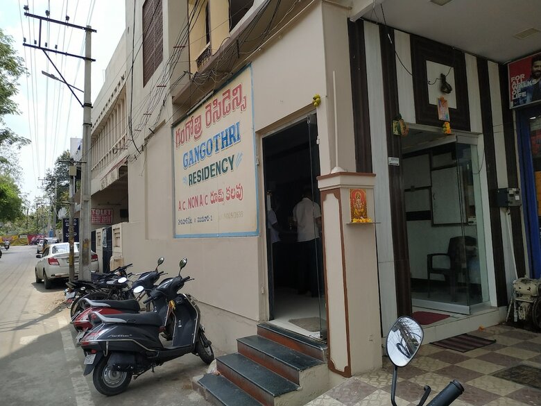 Hotel Iroomz Gangothri Residency