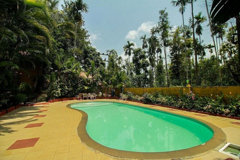 Hotel Palette - Karapuzha Resort Village