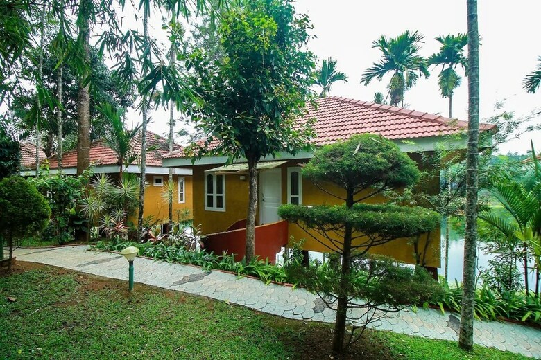 Hotel Palette - Karapuzha Resort Village