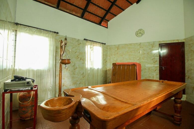 Hotel Palette - Karapuzha Resort Village