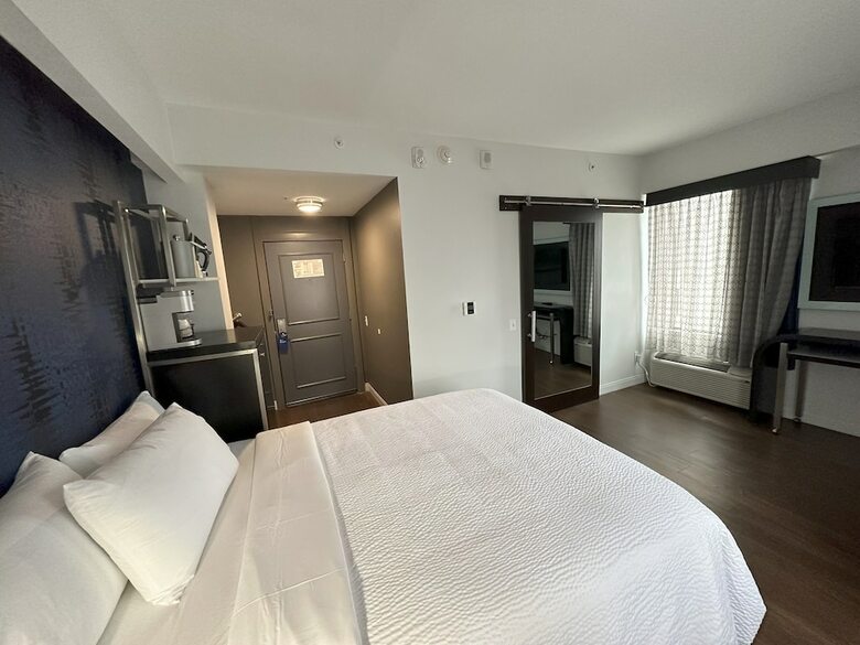 Hotel Lawrence Downtown Dallas