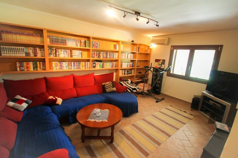 Finca Raiz - Modern, Well-equipped Villa With Private Pool In Moraira