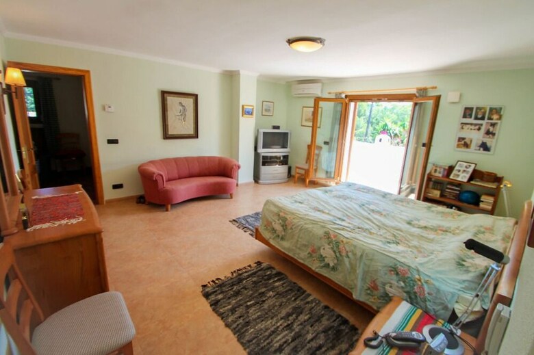 Finca Raiz - Modern, Well-equipped Villa With Private Pool In Moraira