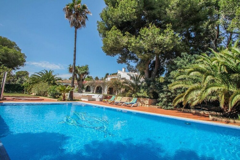 Finca Raiz - Modern, Well-equipped Villa With Private Pool In Moraira