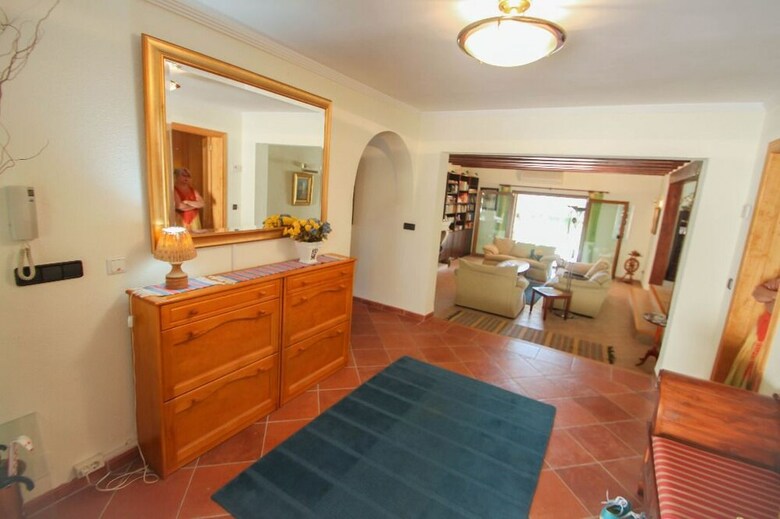 Finca Raiz - Modern, Well-equipped Villa With Private Pool In Moraira