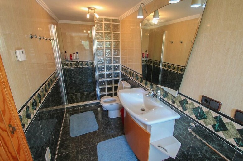 Finca Raiz - Modern, Well-equipped Villa With Private Pool In Moraira