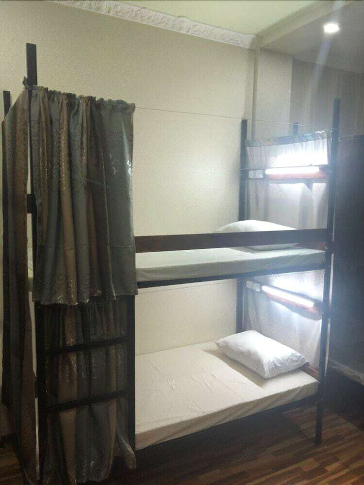 Hostal Hostel House