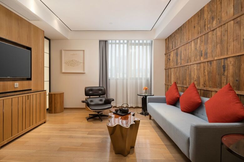 Qi Hotel