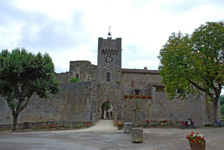 G�te Ch�teau D'arcamont