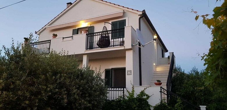 Apartamentos Salsa Brac