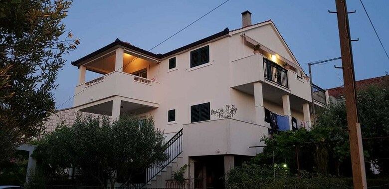 Apartamentos Salsa Brac