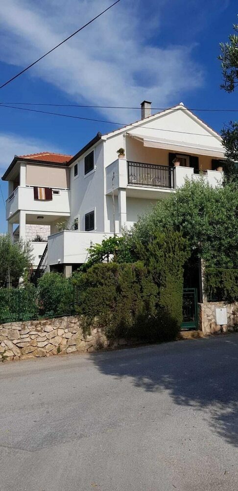 Apartamentos Salsa Brac