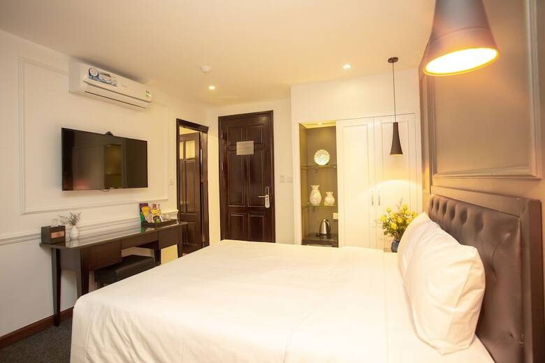 Adeline Hotel