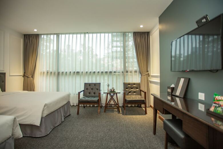Adeline Hotel