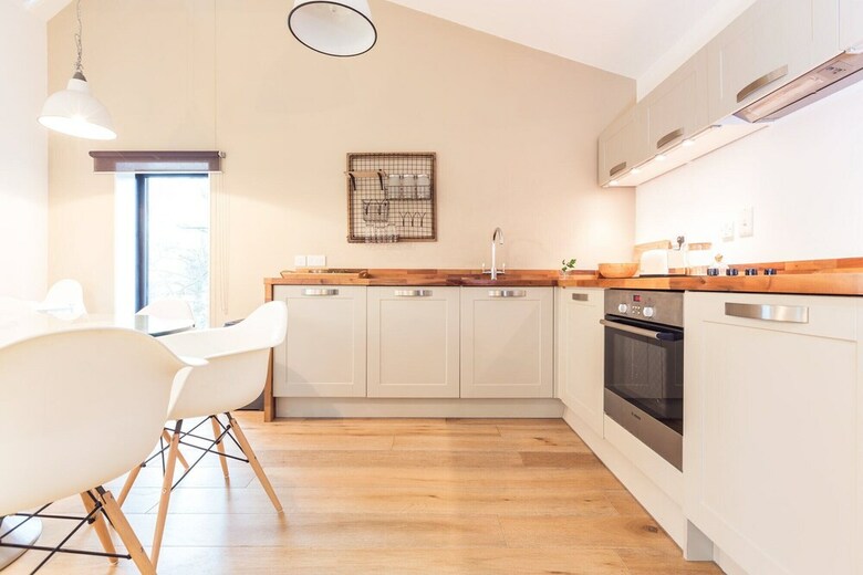 Apartamentos The Cliffside Chalet - Warm & Modern 3bdr Riverside Home