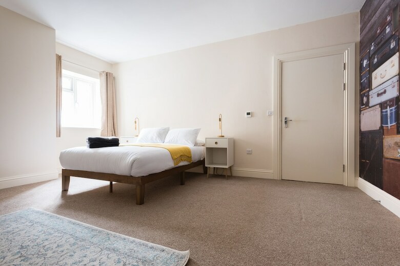 The Broadmead Jungle - Lovely & Central 3bdr Apartment