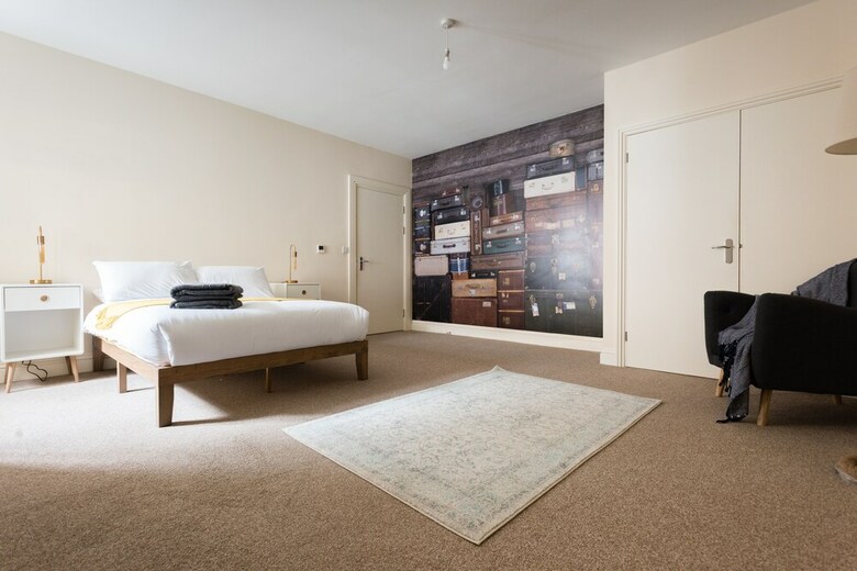 The Broadmead Jungle - Lovely & Central 3bdr Apartment