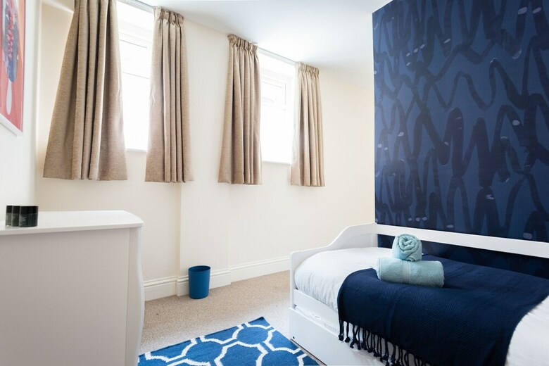 The Broadmead Jungle - Lovely & Central 3bdr Apartment