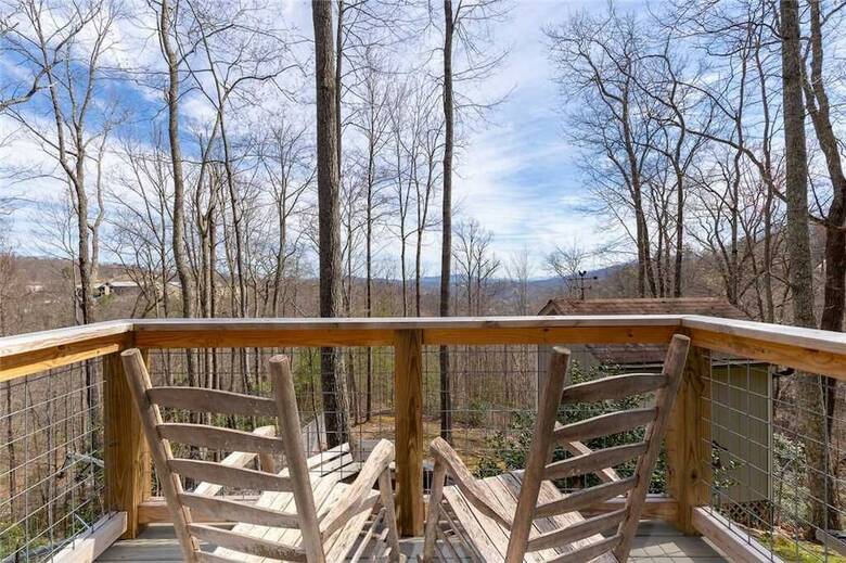 Bear View Chalet - Three Bedroom Cabin