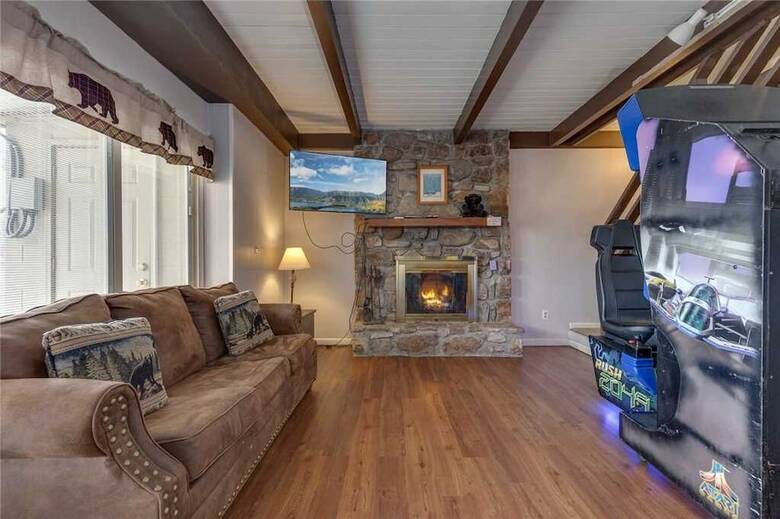 Bear View Chalet - Three Bedroom Cabin
