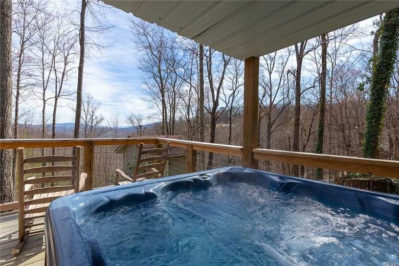 Bear View Chalet - Three Bedroom Cabin