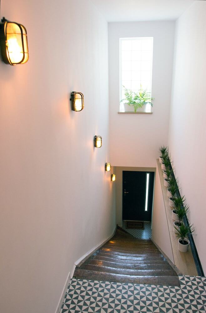 Hostal Honey Den Hostel