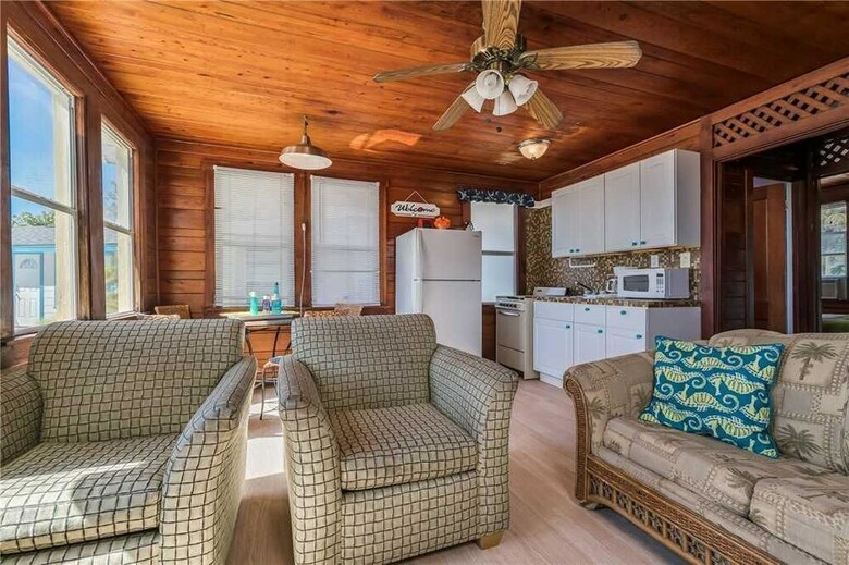 Seahorse Cottage 3 - Two Bedroom Cottage