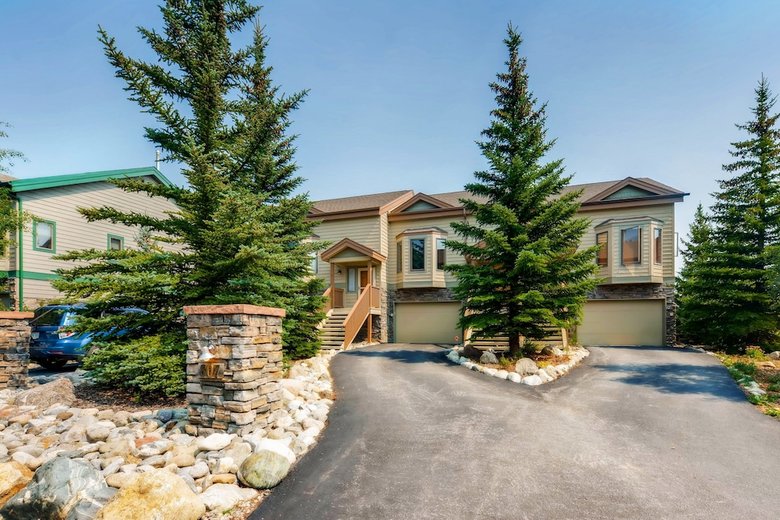Lakepointe Court Town Homes By Crmr