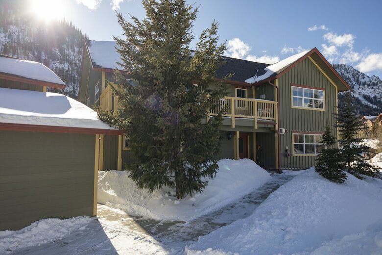 Streamside Lane Condos By Crmr