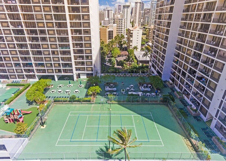 Waikiki Banyan - Partial Ocean View Tower 2 Suite 1204