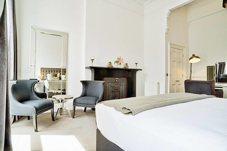 Luxury George Street Apartments: Edinburgh Suite