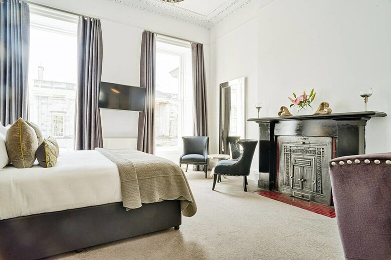 Luxury George Street Apartments: Edinburgh Suite