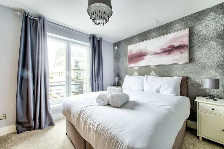 Modern 3 Bed/2bath City Centre Apartment