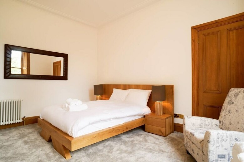 Apartamentos 5 Bedroom Apt Near Meadows & George Square