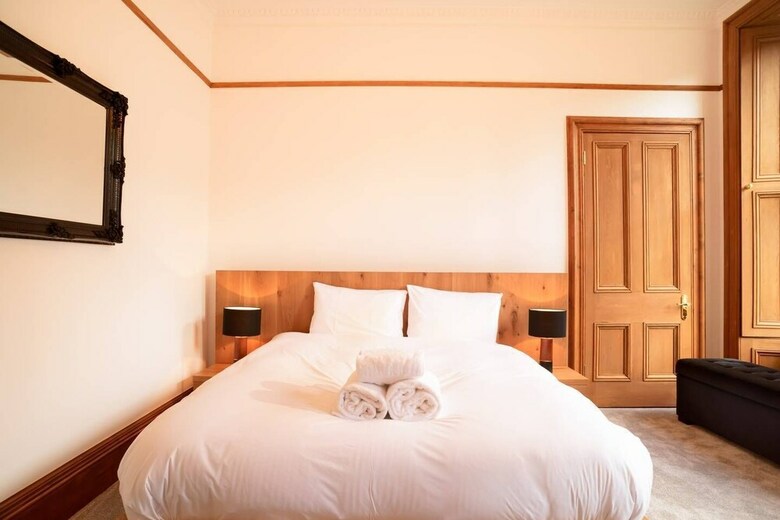 Apartamentos 5 Bedroom Apt Near Meadows & George Square