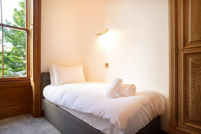 Apartamentos 5 Bedroom Apt Near Meadows & George Square