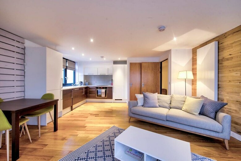 Stylish City Centre Apartment For Two