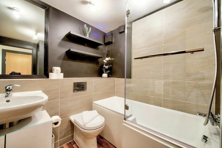 Stylish City Centre Apartment For Two
