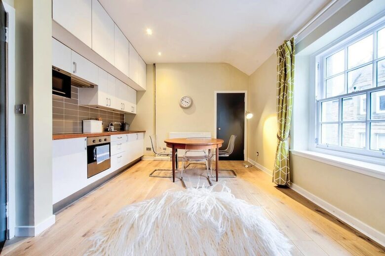 Quiet Mews House In The City Centre