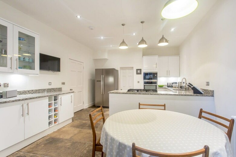 Apartamentos Spacious 2 Bed Apt In Ideal City Centre Location
