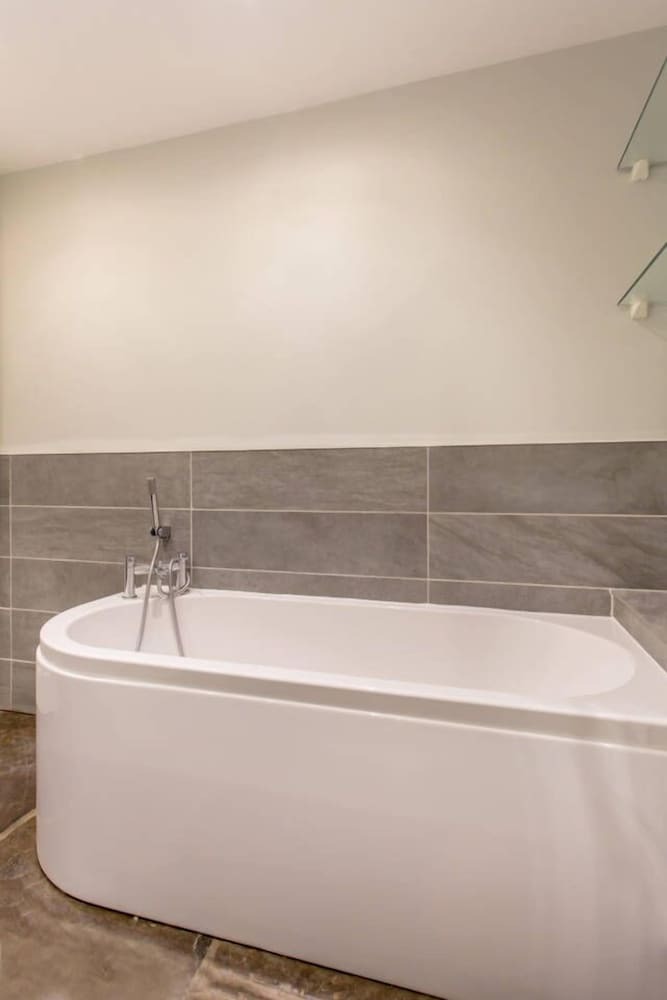 Apartamentos Spacious 2 Bed Apt In Ideal City Centre Location