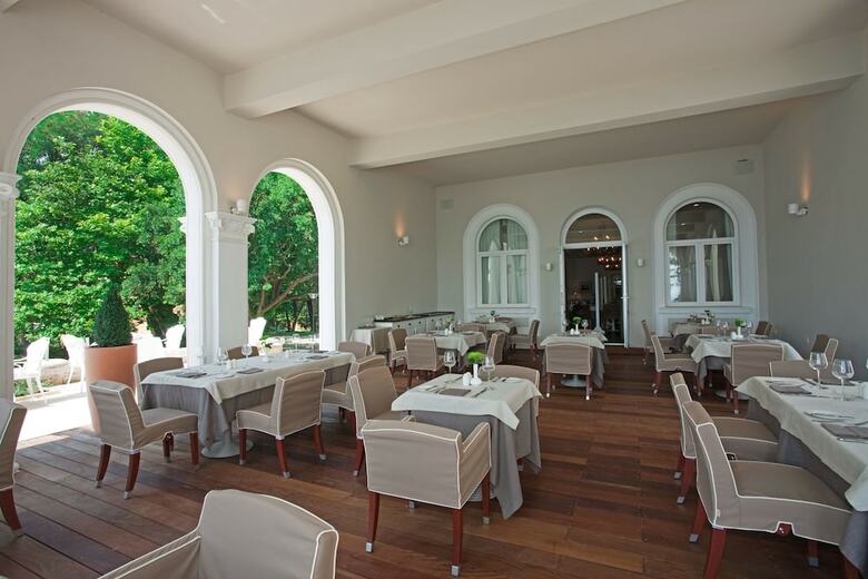 Oasis Boutique Hotel