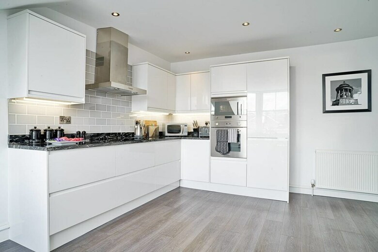 Luxury George Street Apartments: Castle Suite