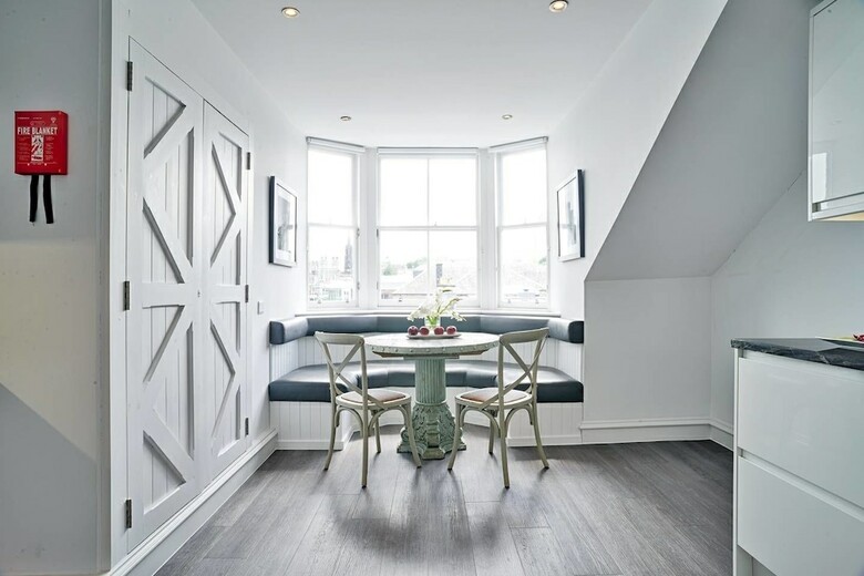 Luxury George Street Apartments: Castle Suite