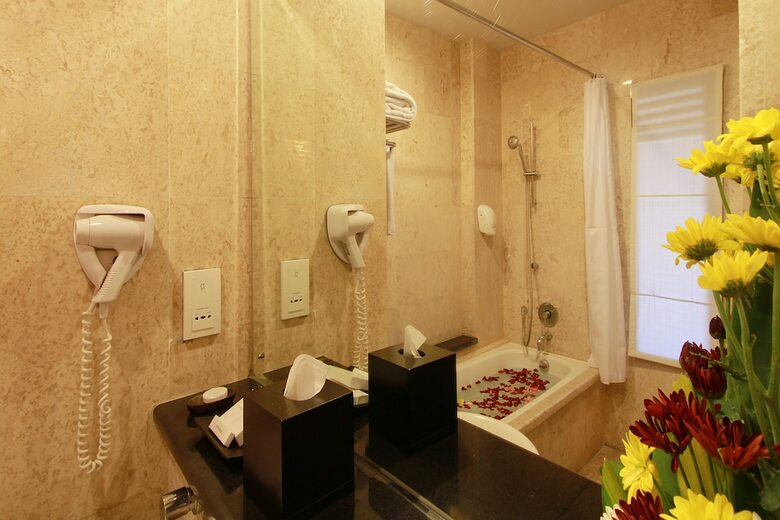 Hotel The Lokha Legian Resort & Spa