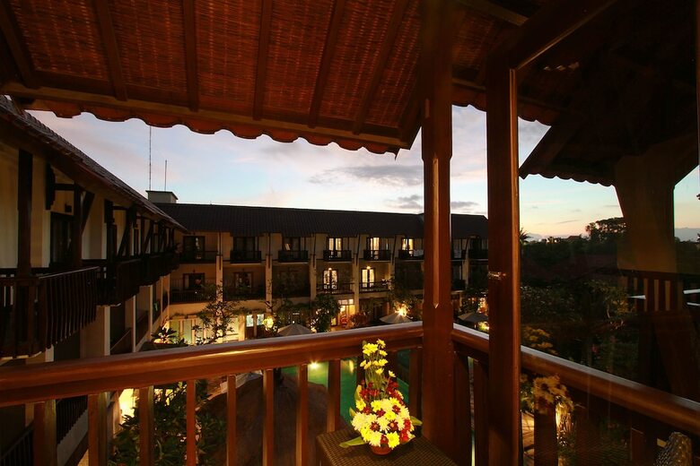 Hotel The Lokha Legian Resort & Spa