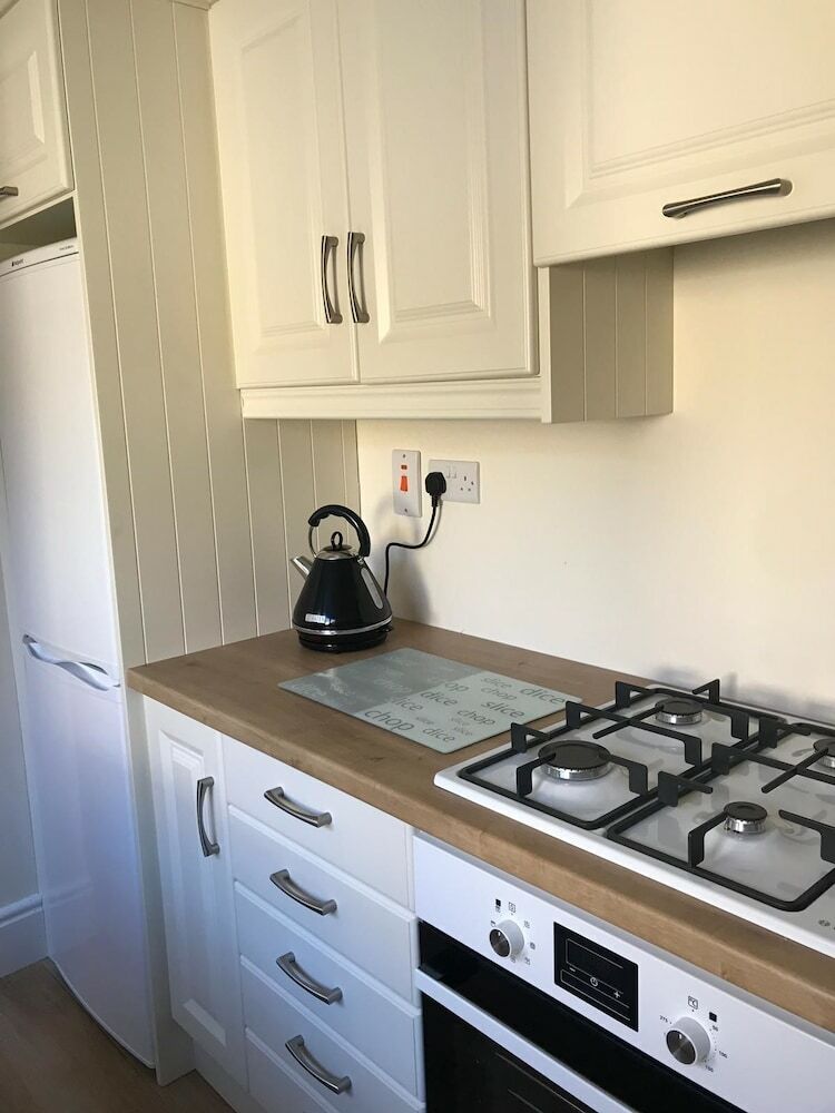 Newly Refurbished 3 Bed House Near City