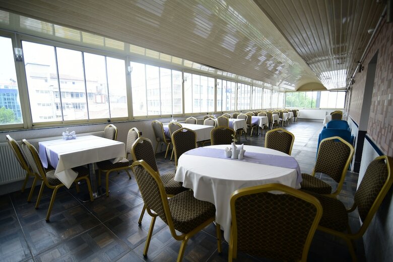 �zdemir Palas Hotel